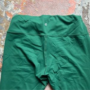 Lululemon Wonder Train HR 25” size 18 Green